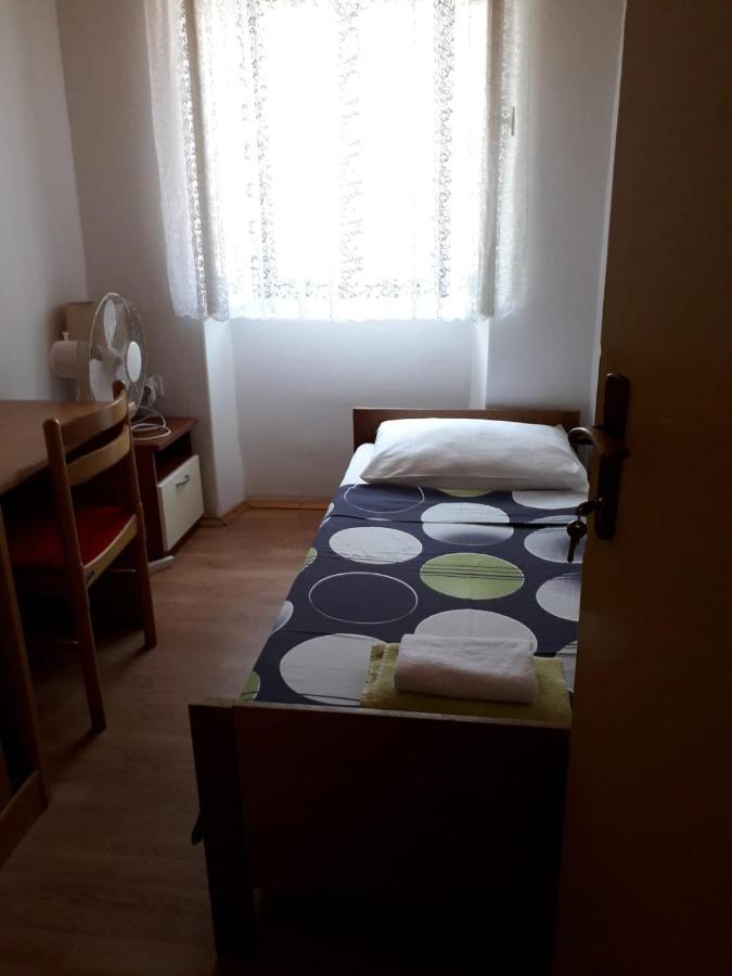 Hostel Flora Мали-Лошинь Экстерьер фото